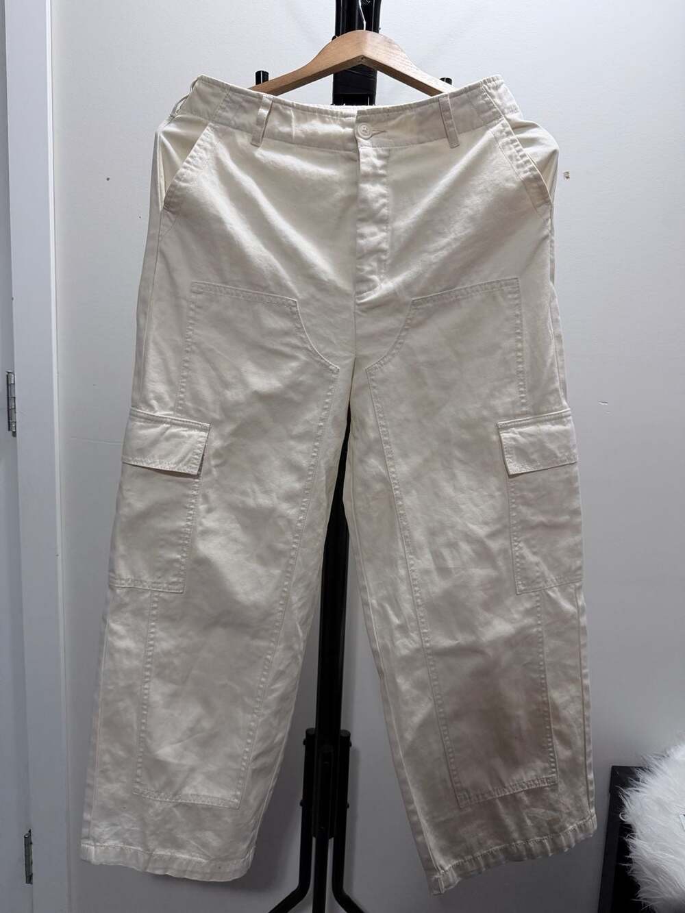 Universal Thread Women's High-Rise Cargo Utility Pants in Off-White size 4